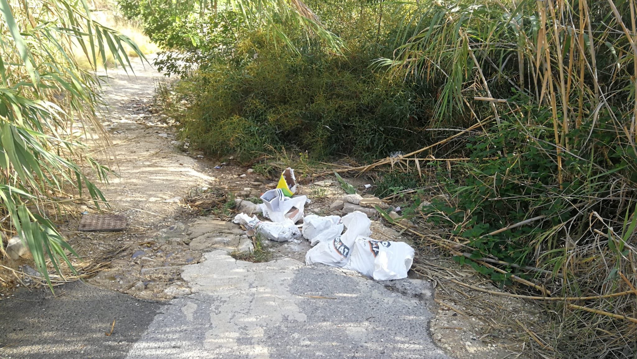 El Campello impondrá la sanción máxima para el autor de un vertido de escombros en Cala Merced El Campello impondrá la sanción máxima para el autor de un vertido de escombros en Cala Merced