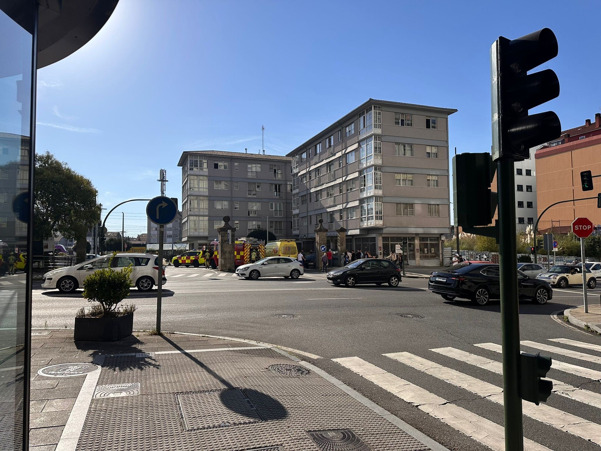 Herida una mujer tras colisionar con su vehículo contra un muro en el aparcamiento de la estación de tren de Santiago Herida una mujer tras colisionar con su vehículo contra un muro en el aparcamiento de la estación de tren de Santiago