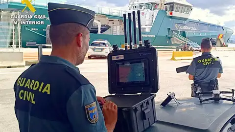 La Guardia Civil de Cantabria formuló una decena de denuncias por el uso de drones este verano La Guardia Civil de Cantabria formuló una decena de denuncias por el uso de drones este verano