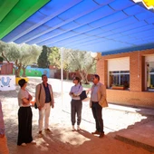 Los toldos llegan a los patios del Garcilaso y de Juan de Padilla Los toldos llegan a los patios del Garcilaso y de Juan de Padilla