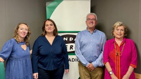 Responsables de Cruz Roja en Balears en Onda Cero: De derecha a izquierda, Paloma Herrero, voluntaria, Mateu Ballester, presidente, Ana Espinosa, coordinadora auton&oacute;mica, y la periodista Elka Dimitrova