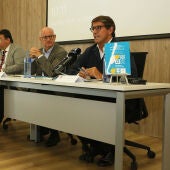 Presentación en la UMH de Elche de la guía práctica de la Diputación de Alicante en materia de legislación de extranjería.