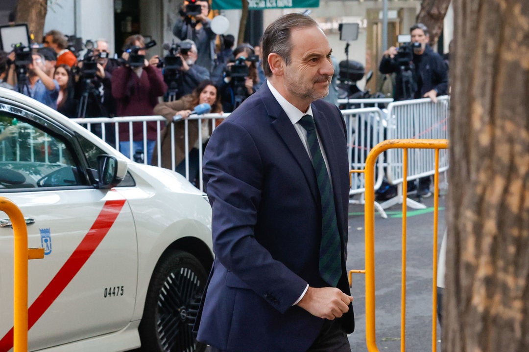 El Supremo cita a Ábalos y Koldo el 27 de noviembre para pedir el endurecimiento de sus medidas cautelares El Supremo cita a Ábalos y Koldo el 27 de noviembre para pedir el endurecimiento de sus medidas cautelares