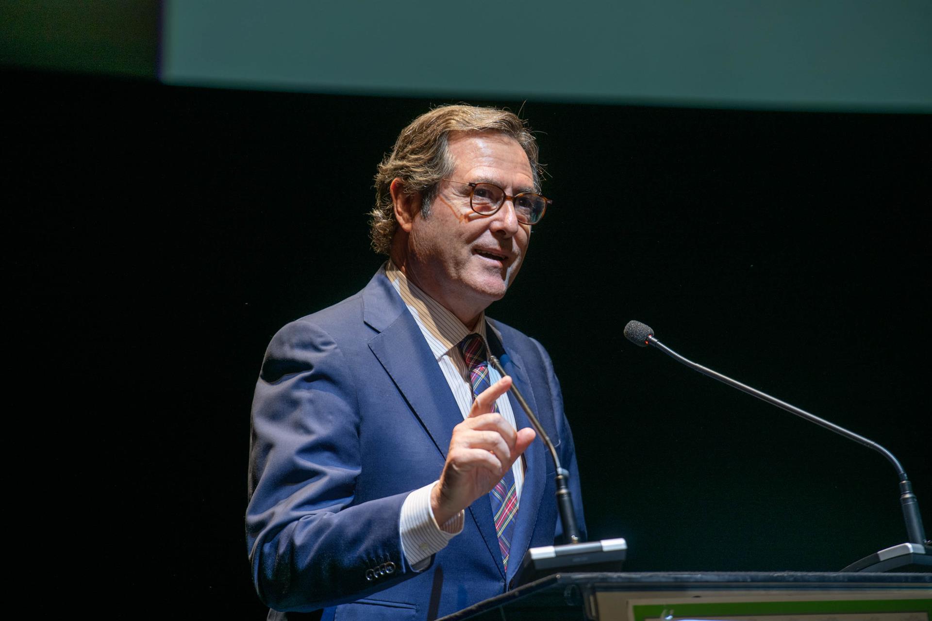 La Brújula de la Economía: El acuerdo de defensa de Indra, Garamendi a la relección de la COE y la vivienda La Brújula de la Economía: El acuerdo de defensa de Indra, Garamendi a la relección de la COE y la vivienda