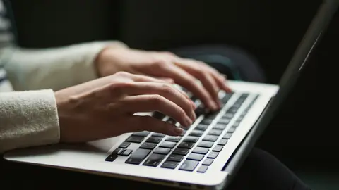 beBee: La plataforma SaaS que conecta profesionales con empleos, clientes y reclutadores beBee: La plataforma SaaS que conecta profesionales con empleos, clientes y reclutadores