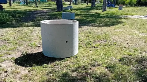 Una de las barbacoas situada en un parque urbano de Puerto Real Una de las barbacoas situada en un parque urbano de Puerto Real