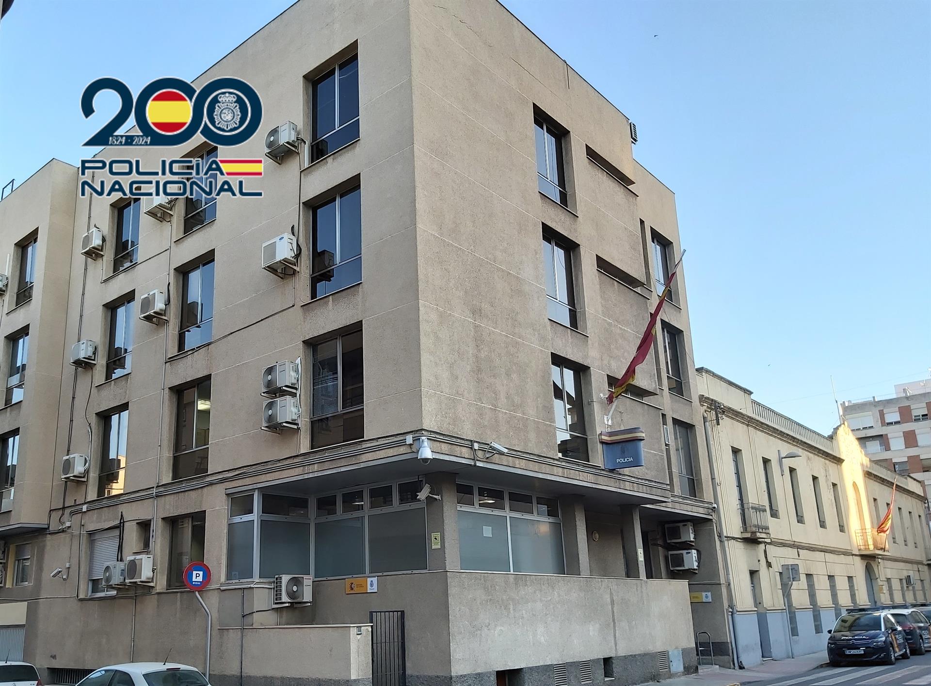 Dos detenidos en Petrer por el robo a punta de cuchillo en un establecimiento 24 horas Dos detenidos en Petrer por el robo a punta de cuchillo en un establecimiento 24 horas