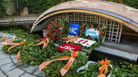 Ofrena floral a la tomba de Lluís Companys Ofrena floral a la tomba de Lluís Companys