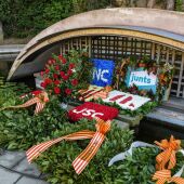 Ofrena floral a la tomba de Lluís Companys