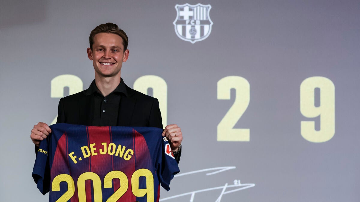 Frenkie De Jong en su acto de renovación hasta 2029. Foto: Onda Cero Radio