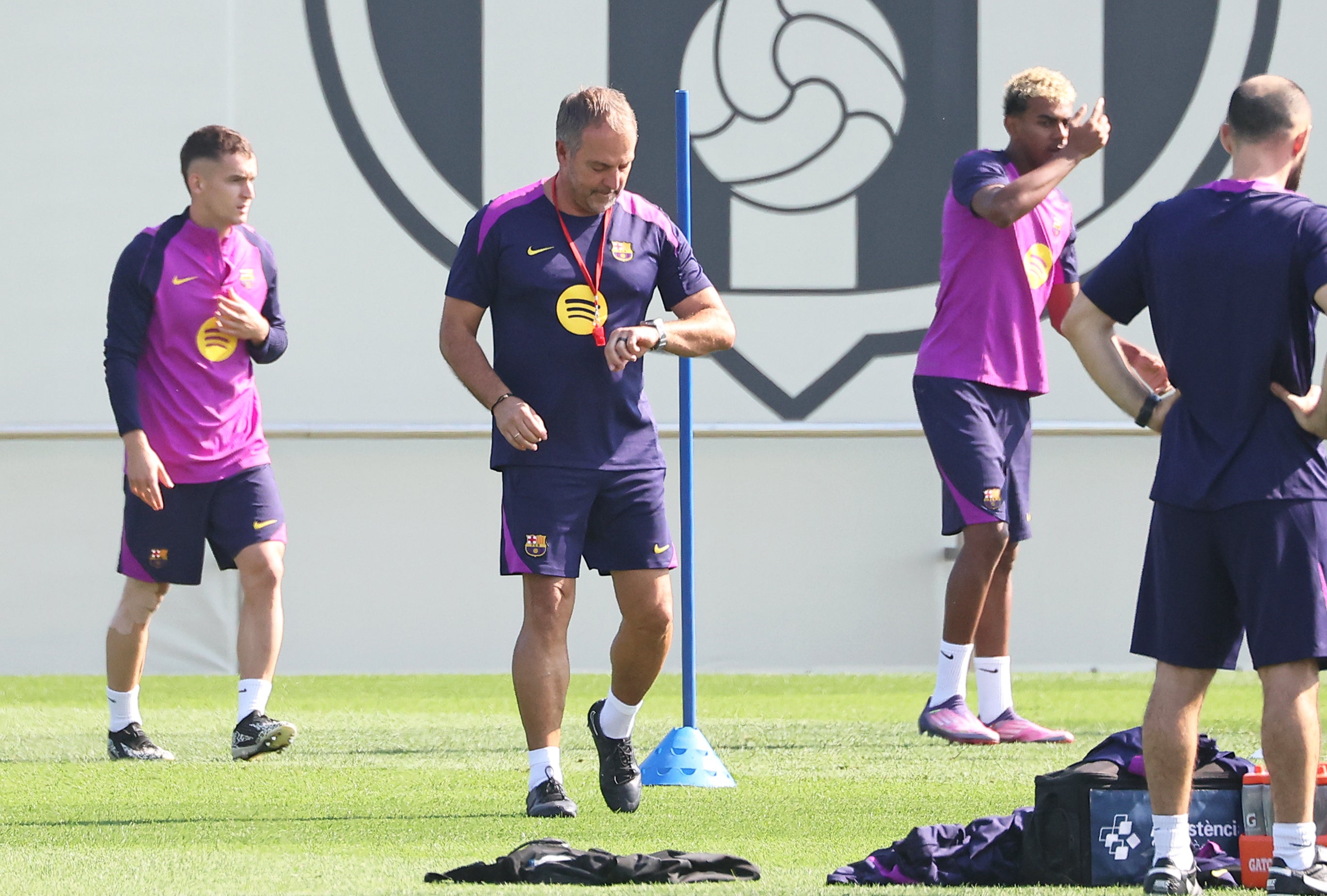 Flick, con muchas dudas para afrontar el Clásico Flick, con muchas dudas para afrontar el Clásico