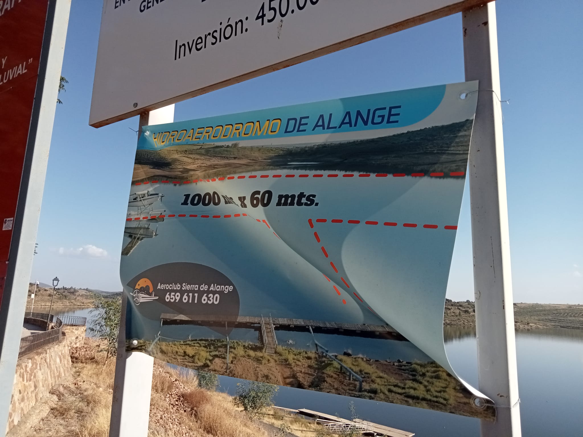 El Hidroaeródromo de Alange incumpliría la declaración de impacto ambiental si no pone las boyas que figuran en la misma El Hidroaeródromo de Alange incumpliría la declaración de impacto ambiental si no pone las boyas que figuran en la misma