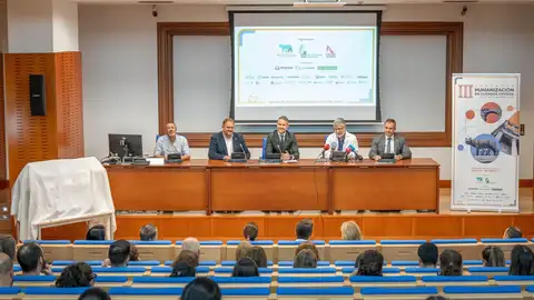 III Jornadas Extremeñas de Humanización en Cuidados Críticos III Jornadas Extremeñas de Humanización en Cuidados Críticos