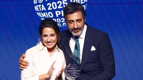 &Aacute;ngela Banzas y Juan del Val, finalista y ganador del Premio Planeta 2025