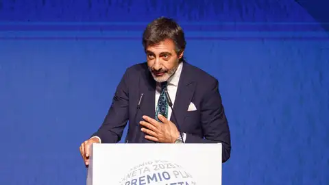 Las palabras de Juan del Val a Nuria Roca tras ganar el Premio Planeta 2025: "Sin ti esto sería imposible"