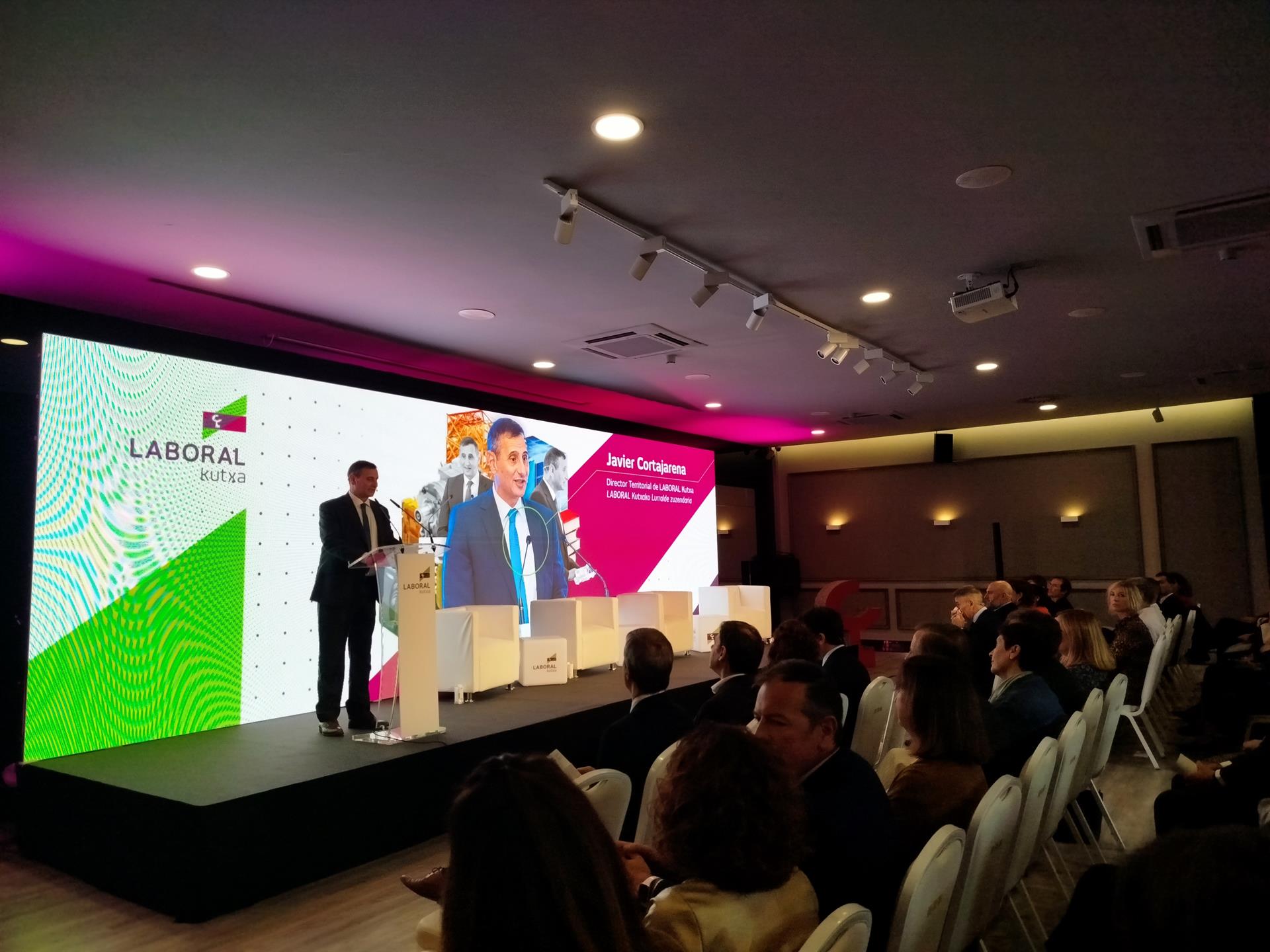 Laboral Kutxa con una califica de "muy buena" la tasa de crecimiento en Navarra una "caída importante" de la exportación de vehículos Laboral Kutxa con una califica de "muy buena" la tasa de crecimiento en Navarra una "caída importante" de la exportación de vehículos