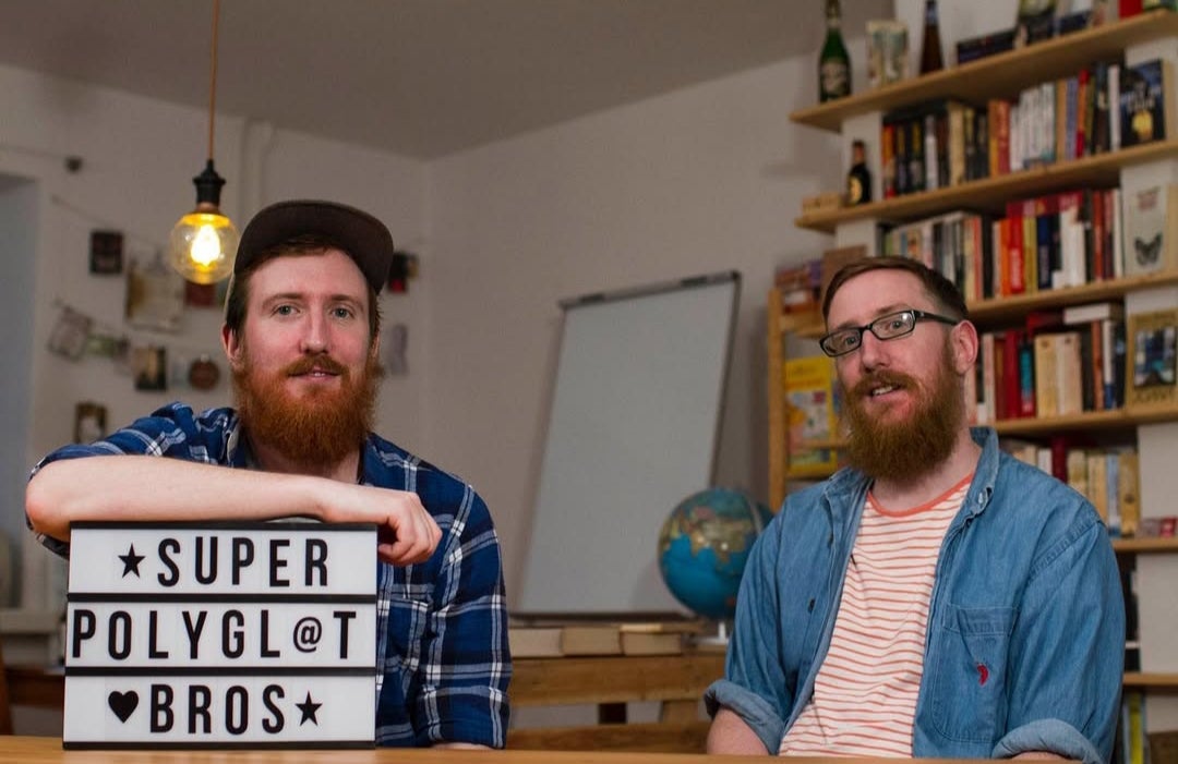 Los entrenadores lingüísticos que hablan 26 idiomas: "No somos genios, es el fruto de mucho trabajo" Los entrenadores lingüísticos que hablan 26 idiomas: "No somos genios, es el fruto de mucho trabajo"