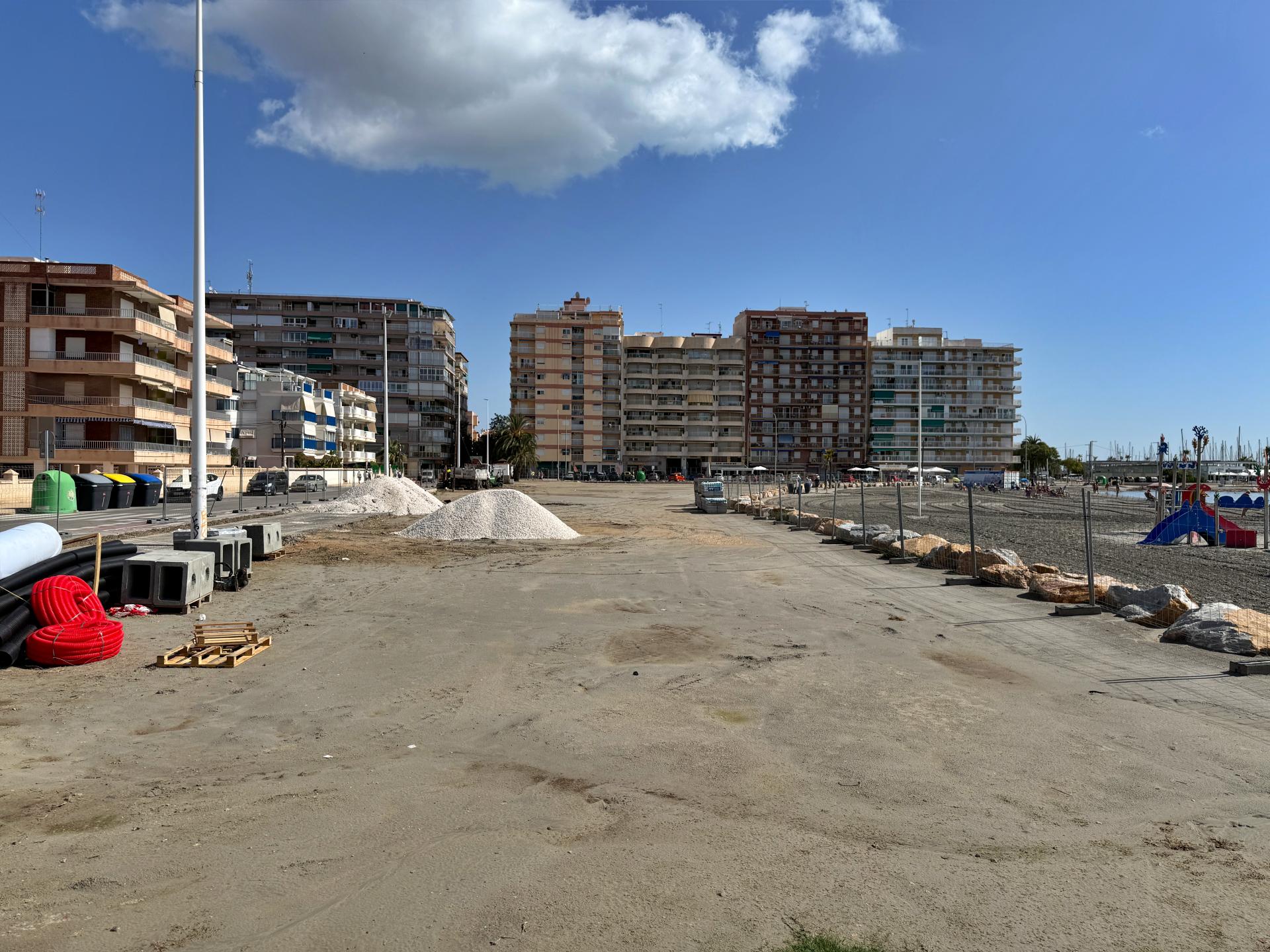 Comienzan en Santa Pola las obras para transformar el inicio de Gran Playa en una gran zona lúdica y deportiva Comienzan en Santa Pola las obras para transformar el inicio de Gran Playa en una gran zona lúdica y deportiva