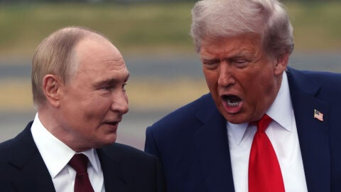 Donald Trump y Vladimir Putin durante su reuni&oacute;n del 15 de agosto de 2025 en Anchorage, Alaska.