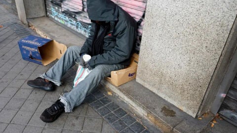 Una persona sin hogar Una persona sin hogar