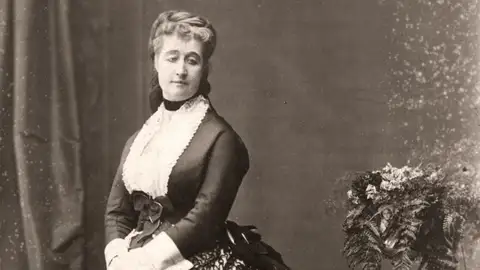 Emperatriz Eugenia de Montijo Emperatriz Eugenia de Montijo