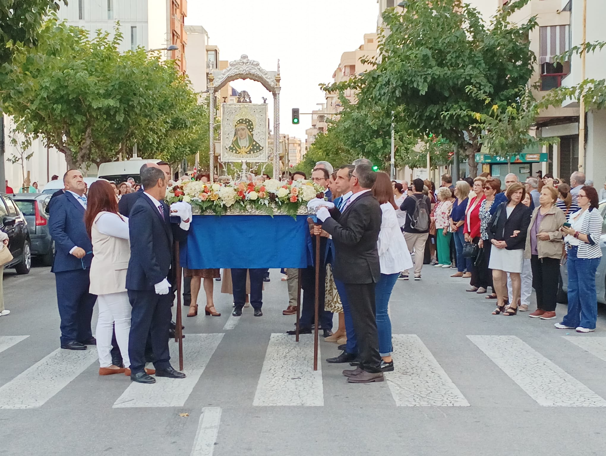 Más de 7.000 personas arropan a la Santa Faz en su visita a Mutxamel para honrar a la Virgen de Loreto Más de 7.000 personas arropan a la Santa Faz en su visita a Mutxamel para honrar a la Virgen de Loreto