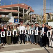 Movilización del PSOE junto a las obras del centro de salud de Travalón.