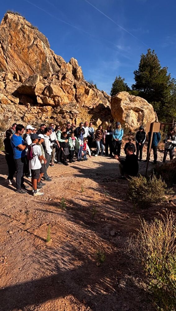 Plantación de árboles en el paraje Clots de la Sal y Monte de la Mola de Novelda.