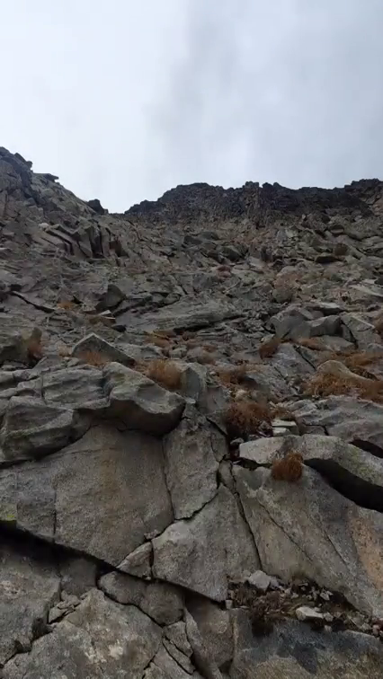 Muere una montañera navarra de 27 años tras precipitarse en el Pico de las Neveras, en Panticosa (Huesca) Muere una montañera navarra de 27 años tras precipitarse en el Pico de las Neveras, en Panticosa (Huesca)