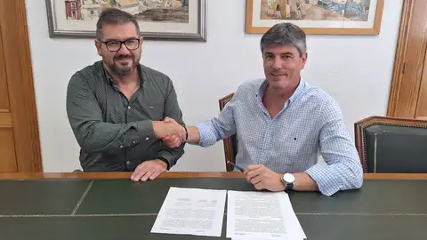 Villajoyosa renueva el convenio con la Cofradía de Pescadores y aumenta hasta los 50.000 euros la subvención Villajoyosa renueva el convenio con la Cofradía de Pescadores y aumenta hasta los 50.000 euros la subvención