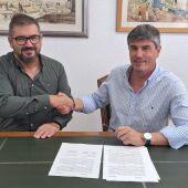 Villajoyosa renueva el convenio con la Cofradía de Pescadores y aumenta hasta los 50.000 euros la subvención