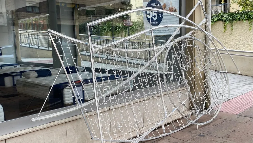 Parte de los adornos, a la espera de ser instalados Parte de los adornos, a la espera de ser instalados