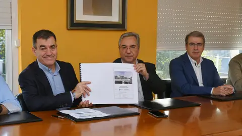 Román Rodriguez anuncia o inicio da construción do primerio instituto de Pereiro de Aguiar Román Rodriguez anuncia o inicio da construción do primerio instituto de Pereiro de Aguiar