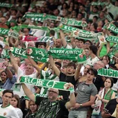 Aficionados del Elche en el Martínez Valero. Aficionados del Elche en el Martínez Valero.