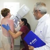 Vithas Málaga pone en valor con imágenes el día a día de pacientes y profesionales sanitarios, en su lucha contra el cáncer de mama