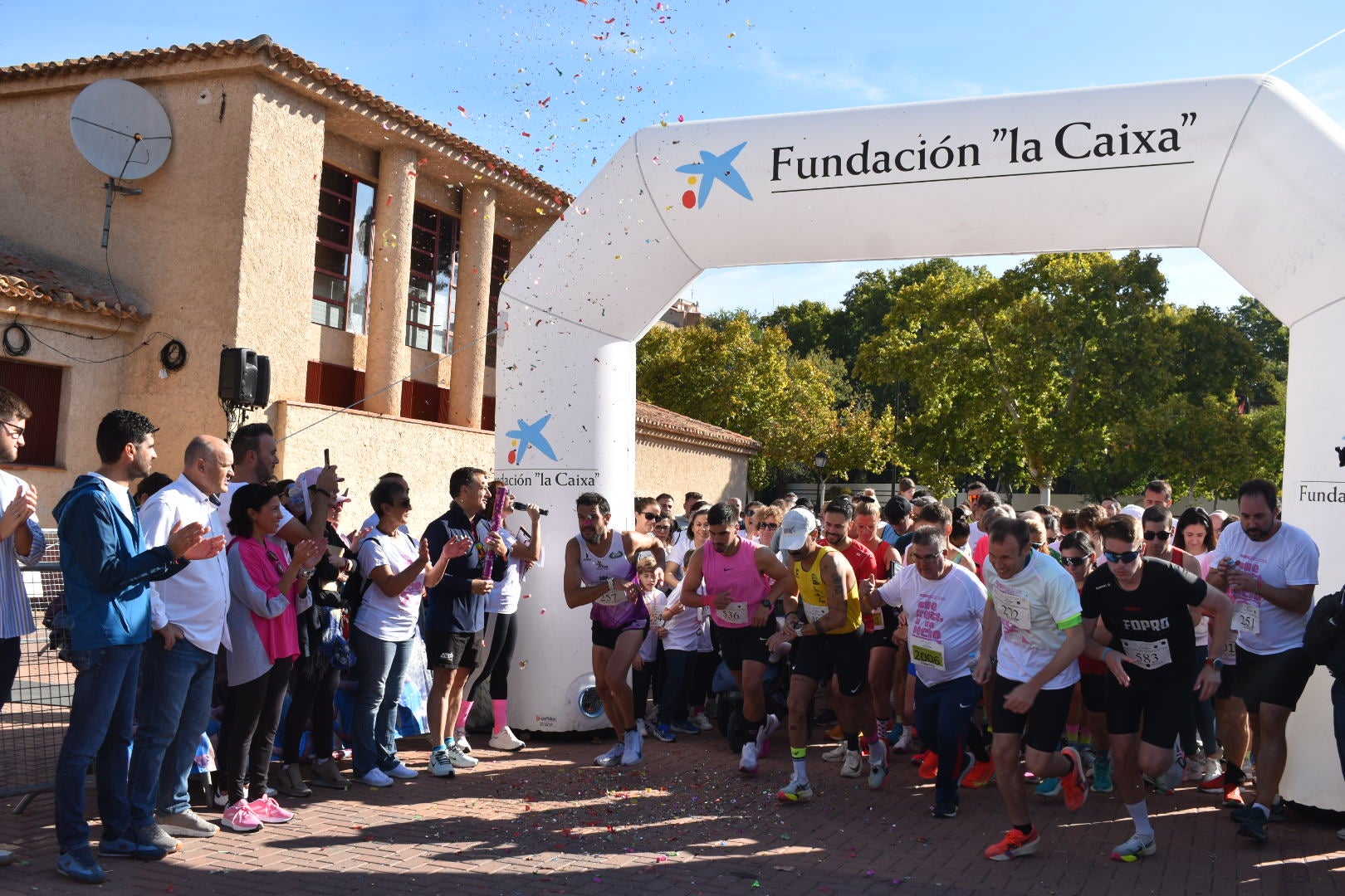 Albacete corre por las personas afectadas por el cáncer de mama Albacete corre por las personas afectadas por el cáncer de mama