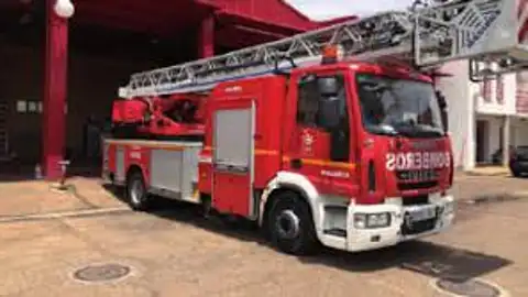 Una mujer y dos hombres heridos de diversa consideración tras dos incendios en viviendas en Cañamero y Don Benito Una mujer y dos hombres heridos de diversa consideración tras dos incendios en viviendas en Cañamero y Don Benito