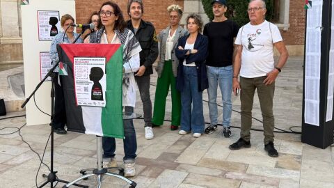 Concentración de la Asociación de Actores y Actrices Profesionales Valencianos (AAPV) con motivo de la situación de la infancia en la Franja de Gaza Concentración de la Asociación de Actores y Actrices Profesionales Valencianos (AAPV) con motivo de la situación de la infancia en la Franja de Gaza