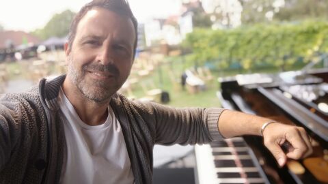 El torrevejense Enrique Simón enriquece su espacio musical con dos conciertos en el ciclo de jazz 'Los viernes del palacio' El torrevejense Enrique Simón enriquece su espacio musical con dos conciertos en el ciclo de jazz 'Los viernes del palacio'