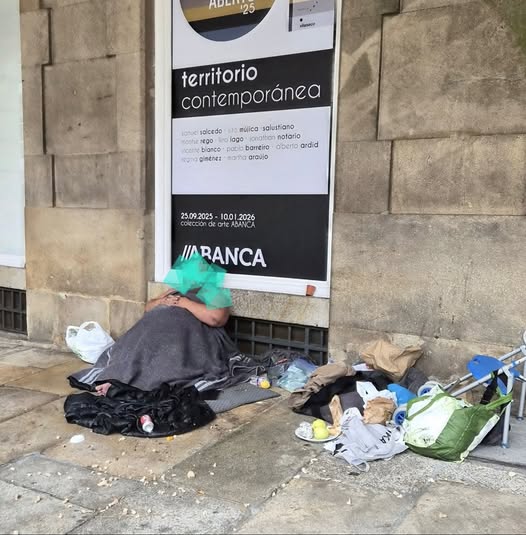 Vecinos de la plaza de Cervantes inician una recogida de firmas para buscar una solución ante un problema "de salud pública" provocada por una persona sin techo que altera la convivencia Vecinos de la plaza de Cervantes inician una recogida de firmas para buscar una solución ante un problema "de salud pública" provocada por una persona sin techo que altera la convivencia