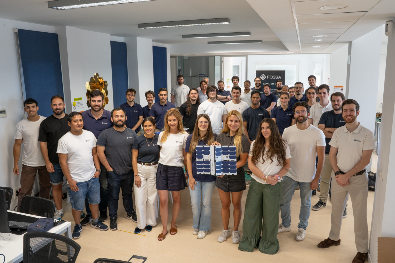 Una empresa española llevará internet por satélite a zonas remotas desde el espacio Una empresa española llevará internet por satélite a zonas remotas desde el espacio