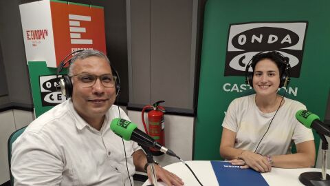 Octavio y Lucia de ACCEM en los estudios de Onda Cero Vila-real. Octavio y Lucia de ACCEM en los estudios de Onda Cero Vila-real.