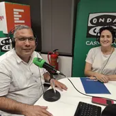 Octavio y Lucia de ACCEM en los estudios de Onda Cero Vila-real. Octavio y Lucia de ACCEM en los estudios de Onda Cero Vila-real.