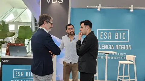 El aeropuerto de Castellón promociona entre 'startups' e inversores la incubadora de la Agencia Espacial Europea en el Valencia Digital Summit El aeropuerto de Castellón promociona entre 'startups' e inversores la incubadora de la Agencia Espacial Europea en el Valencia Digital Summit