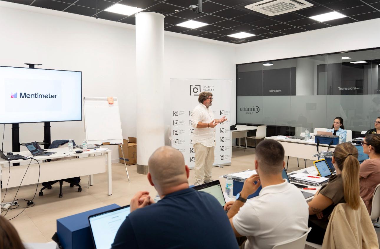 Campus Cámara CEU inicia su formación con 16 profesionales en el área de Marketing Digital potenciado por Inteligencia Artificial Campus Cámara CEU inicia su formación con 16 profesionales en el área de Marketing Digital potenciado por Inteligencia Artificial