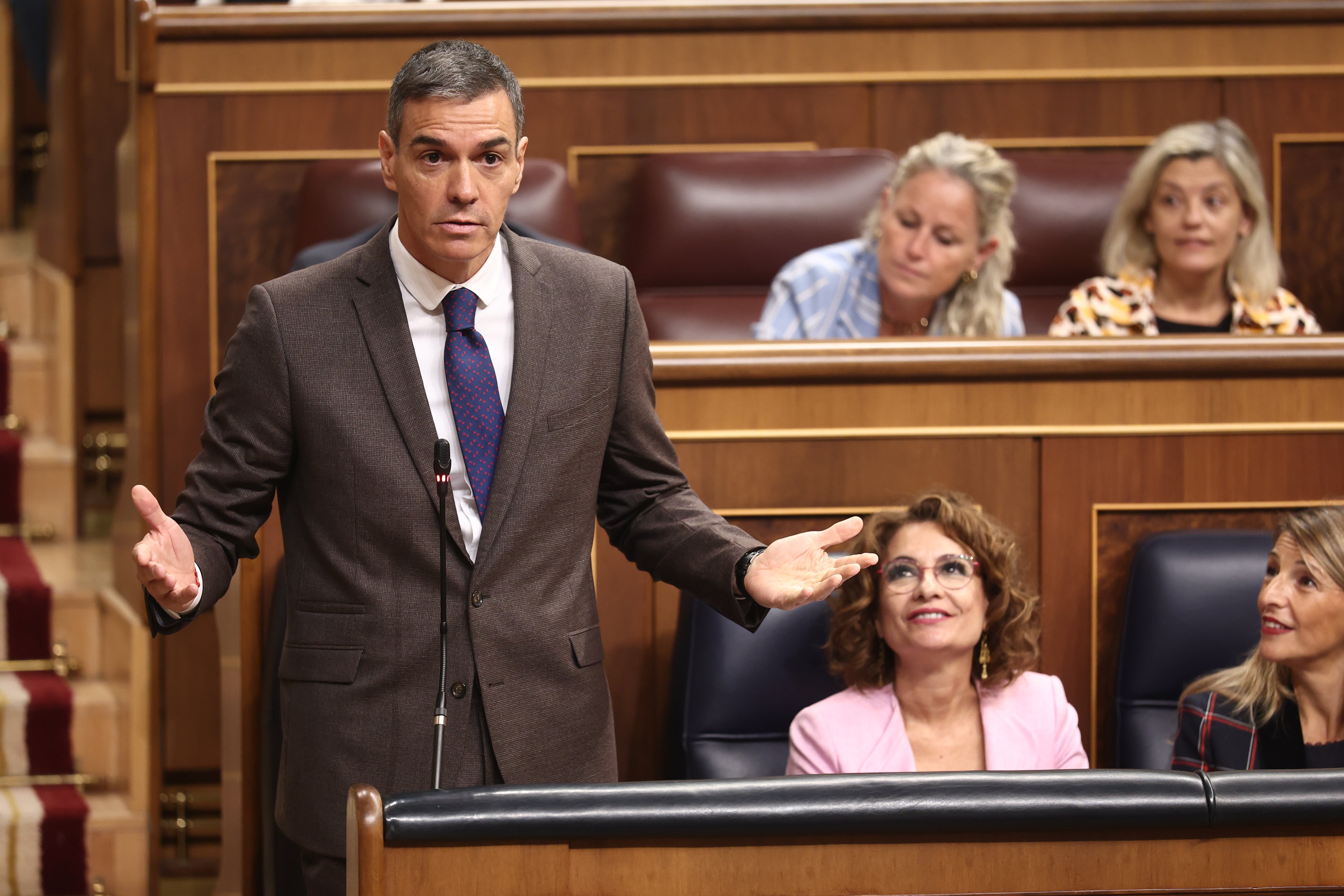 Feijóo le pregunta a Sánchez si el PSOE se ha financiado ilegalmente y el presidente responde tajante: "No" Feijóo le pregunta a Sánchez si el PSOE se ha financiado ilegalmente y el presidente responde tajante: "No"
