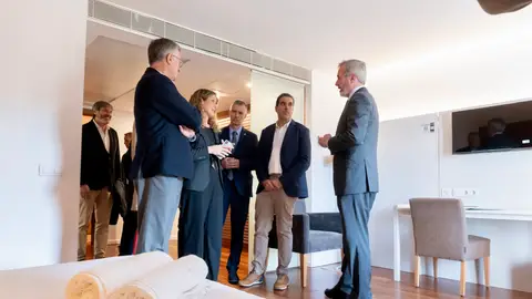 Autoridades durante el acto de la reapertura Autoridades durante el acto de la reapertura