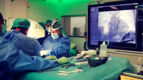 Se implanta con éxito el primer desfibrilador extravascular retroesternal en un hospital privado de España Se implanta con éxito el primer desfibrilador extravascular retroesternal en un hospital privado de España