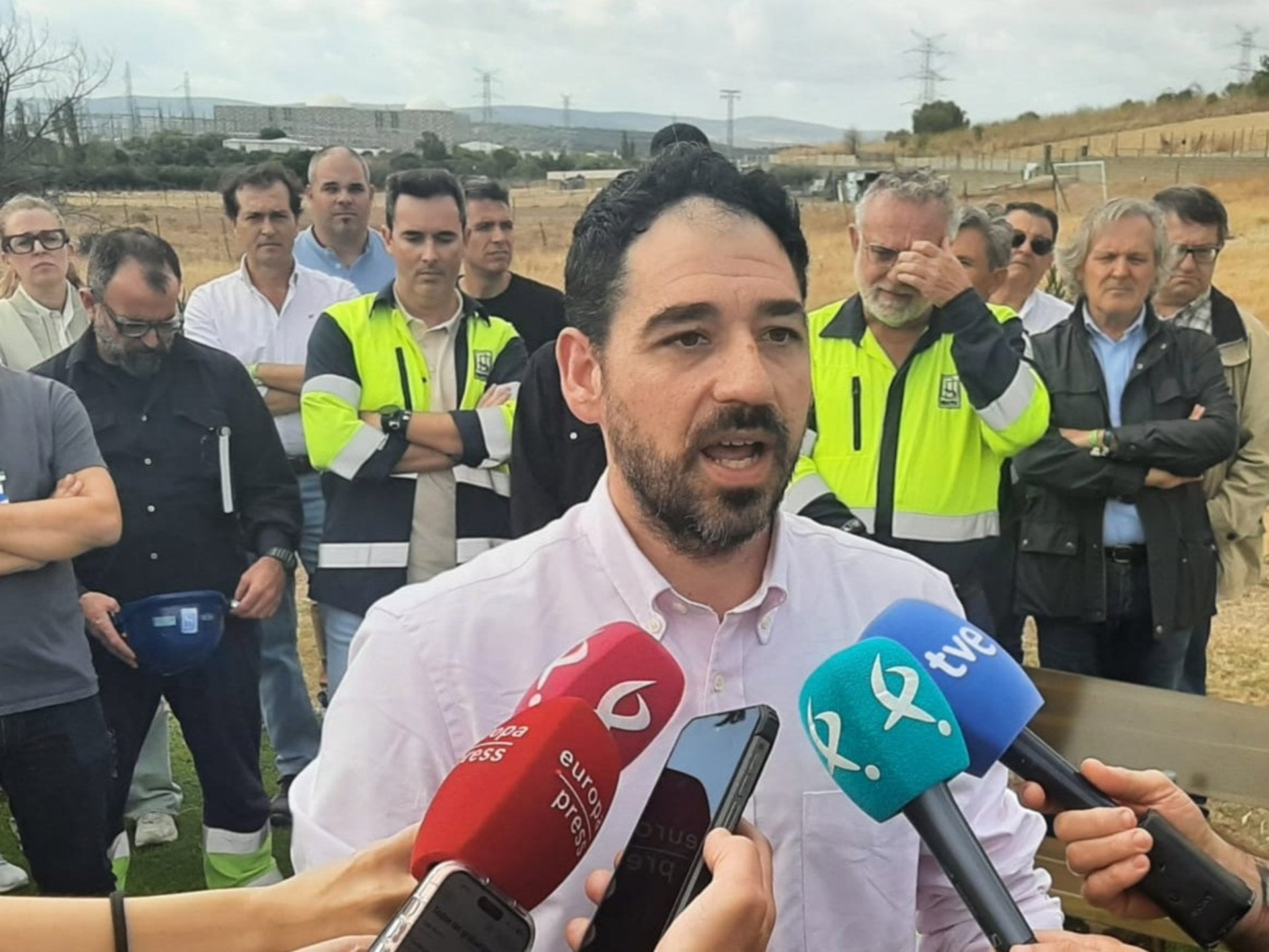 Comité de Empresa de Almaraz insta a las eléctricas a presentar "cuanto antes" la prórroga y al ministerio a tramitarla Comité de Empresa de Almaraz insta a las eléctricas a presentar "cuanto antes" la prórroga y al ministerio a tramitarla