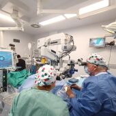 Equipo sanitario durante una operación